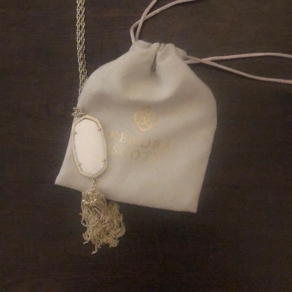 Kendra scott necklace